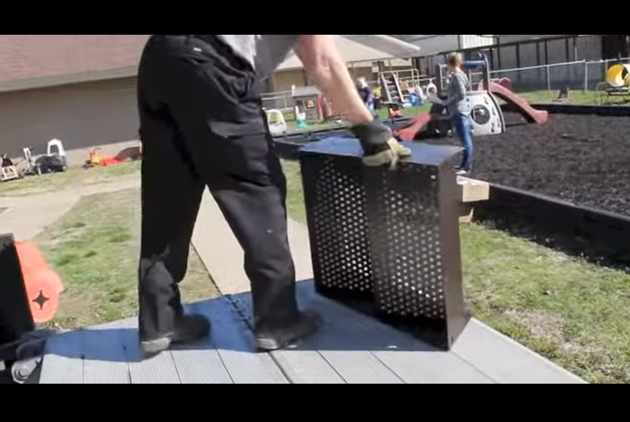 How to Unload Modular Playsets from Freight